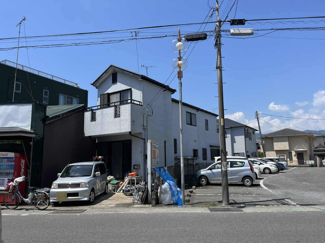 井細田駅 徒歩8分 構造:木造土地面積:115.7平米 ( 34.99坪 ) 建物面積:122.28平米 ( 36.98坪 )